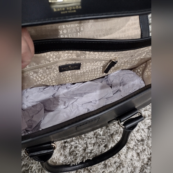 Black Leather Kate Spade handbag with pink details and gold hardware - Picture 4 of 7